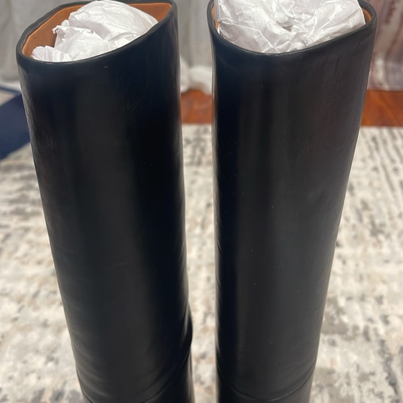 Polo Ralph Lauren
Vachetta Calfskin Clog Boot New Size 7.5B Style Number: 543140 - Picture 6 of 9